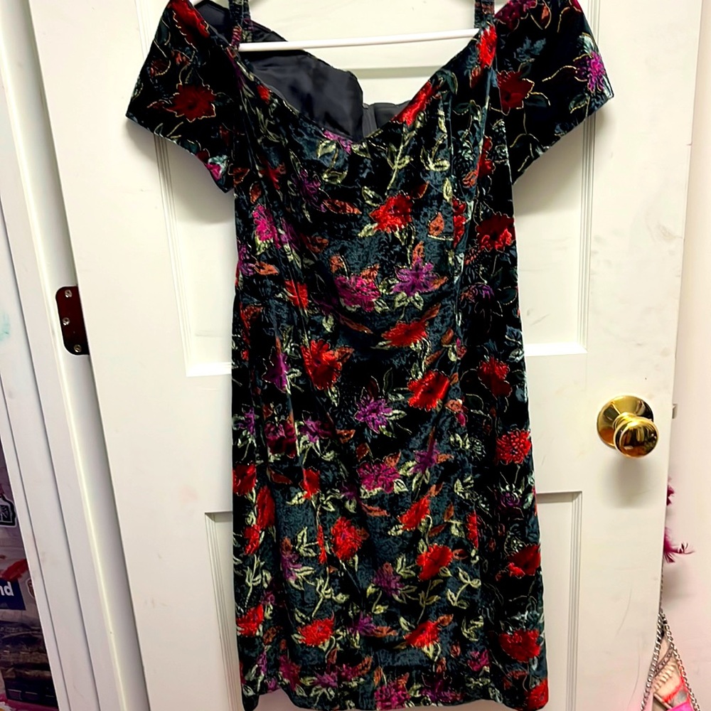 Vintage velvet size 9 off shoulder elegant velvet dress 👗